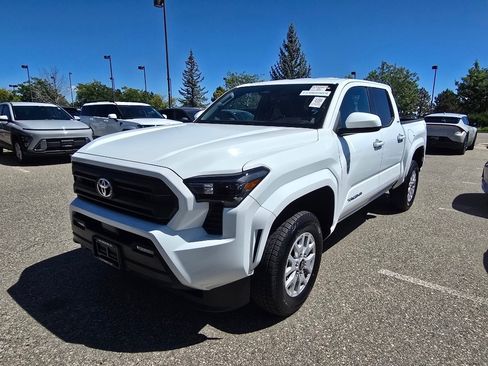 Used 2025 Toyota Tacoma SR5 AWD/4WD image 1