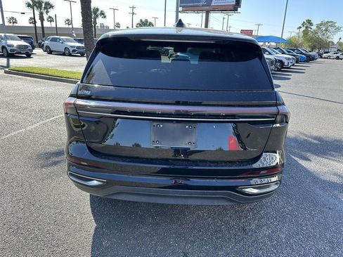 Used 2024 Lincoln Nautilus Premier image 5