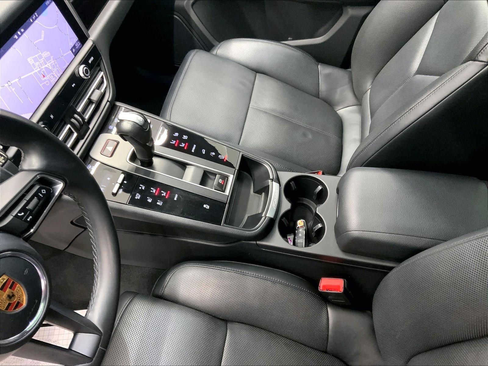 Certified 2023 Porsche Macan AWD/4WD image 17