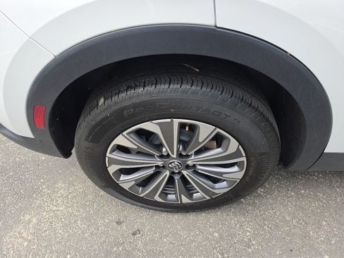 Used 2024 Buick Envision Preferred AWD/4WD image 8