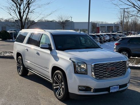 Used 2019 GMC Yukon XL Denali w/ Denali Ultimate Package image 3