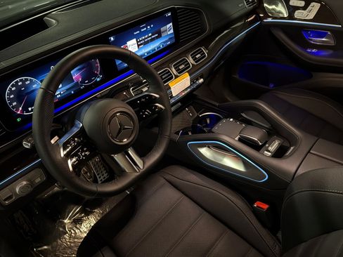 New 2026 Mercedes-Benz GLS 580 4MATIC image 9