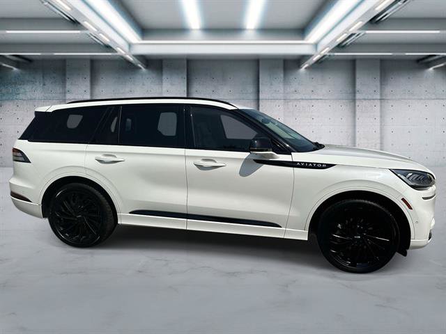 Certified 2022 Lincoln Aviator Reserve w/ Equipment Group 201A AWD/4WD image 3