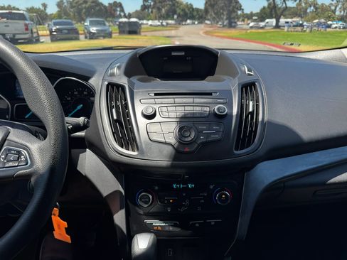 Used 2017 Ford Escape SE FWD image 18