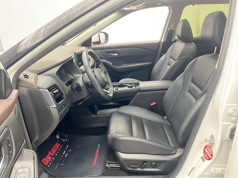 Used 2023 Nissan Rogue SL AWD/4WD image 14