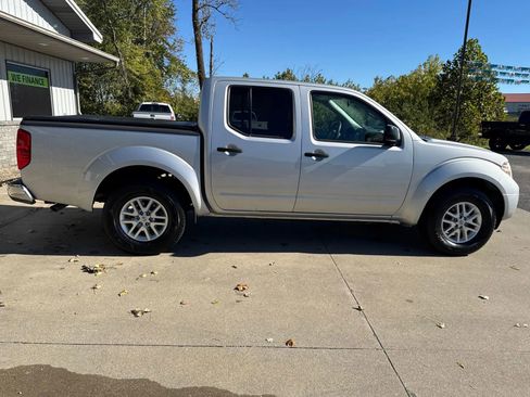 Used 2019 Nissan Frontier SV image 10