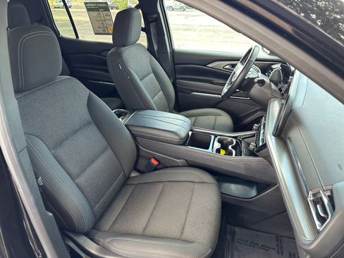 Used 2025 Chevrolet Traverse LT FWD image 28
