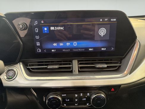 Used 2025 Chevrolet Trax LT w/ Driver Confidence Package FWD image 19