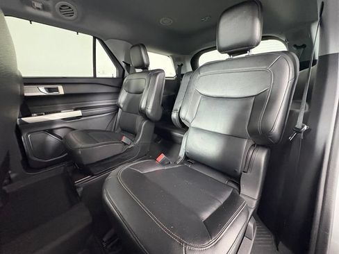 Certified 2022 Ford Explorer Limited w/ Equipment Group 301A AWD/4WD image 19