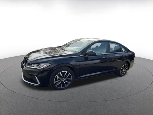 Used 2025 Volkswagen Jetta SE image 9