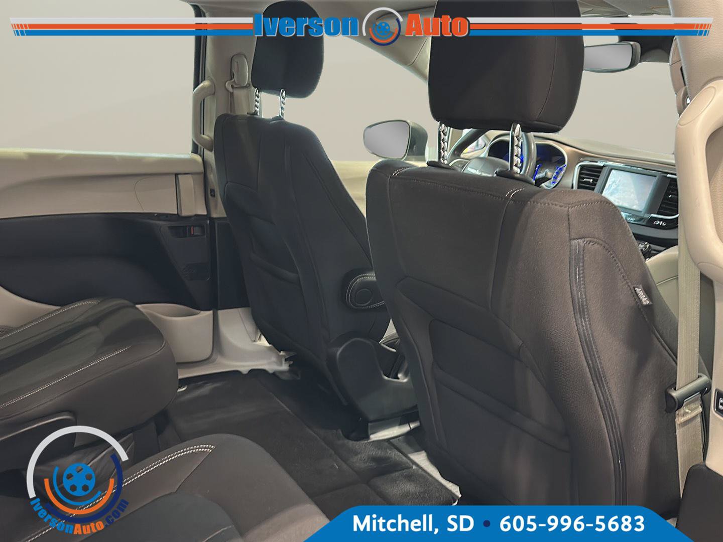 Used 2023 Chrysler Voyager LX FWD image 30
