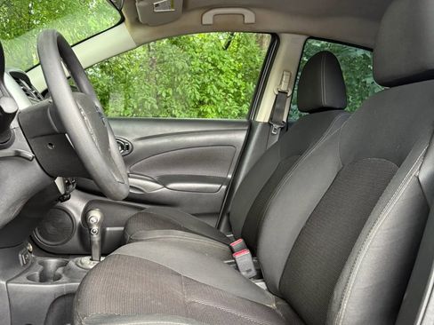 Used 2017 Nissan Versa SV FWD image 5