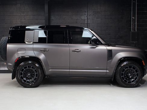 Used 2025 Land Rover Defender 110 AWD/4WD image 17
