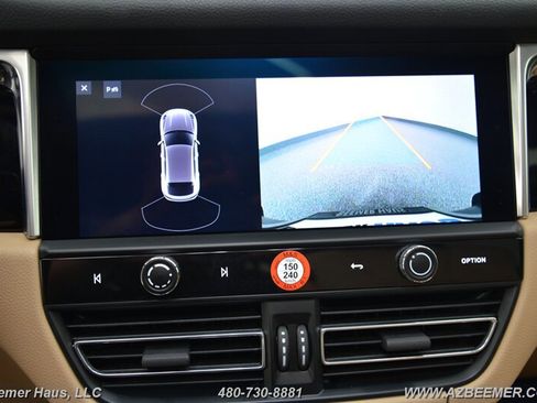 Used 2023 Porsche Macan image 32