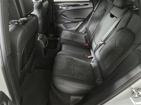 Used 2021 Porsche Macan image 15