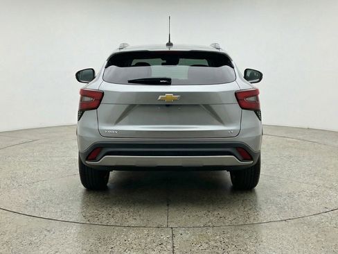 Used 2025 Chevrolet Trax LT image 7