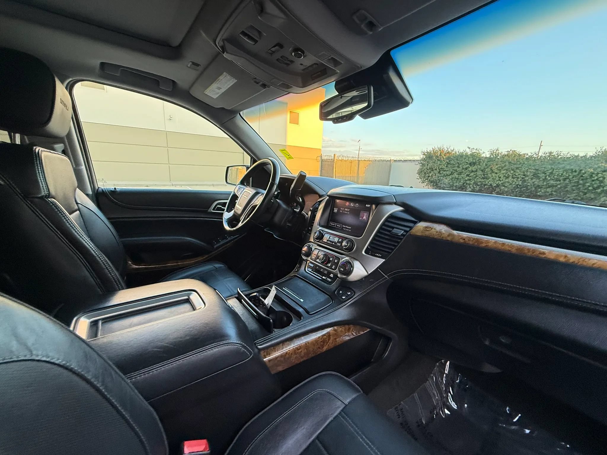 Used 2015 GMC Yukon XL Denali w/ Touring Package AWD/4WD image 32