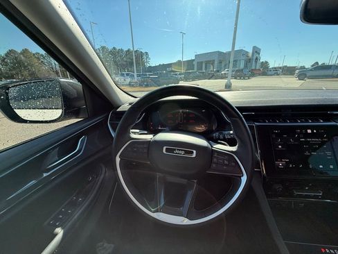 Used 2021 Jeep Grand Cherokee L Laredo w/ Luxury Tech Group I image 14