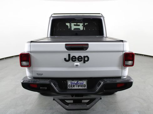 Used 2023 Jeep Gladiator Sport AWD/4WD image 9