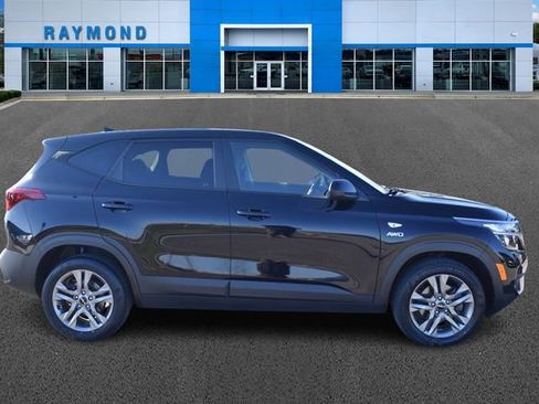 Used 2023 Kia Seltos LX image 2