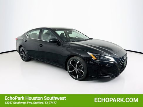 Used 2023 Nissan Altima 2.5 SR FWD image 1