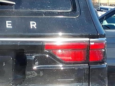 Used 2022 Jeep Wagoneer Series III w/ Premium Group I image 8