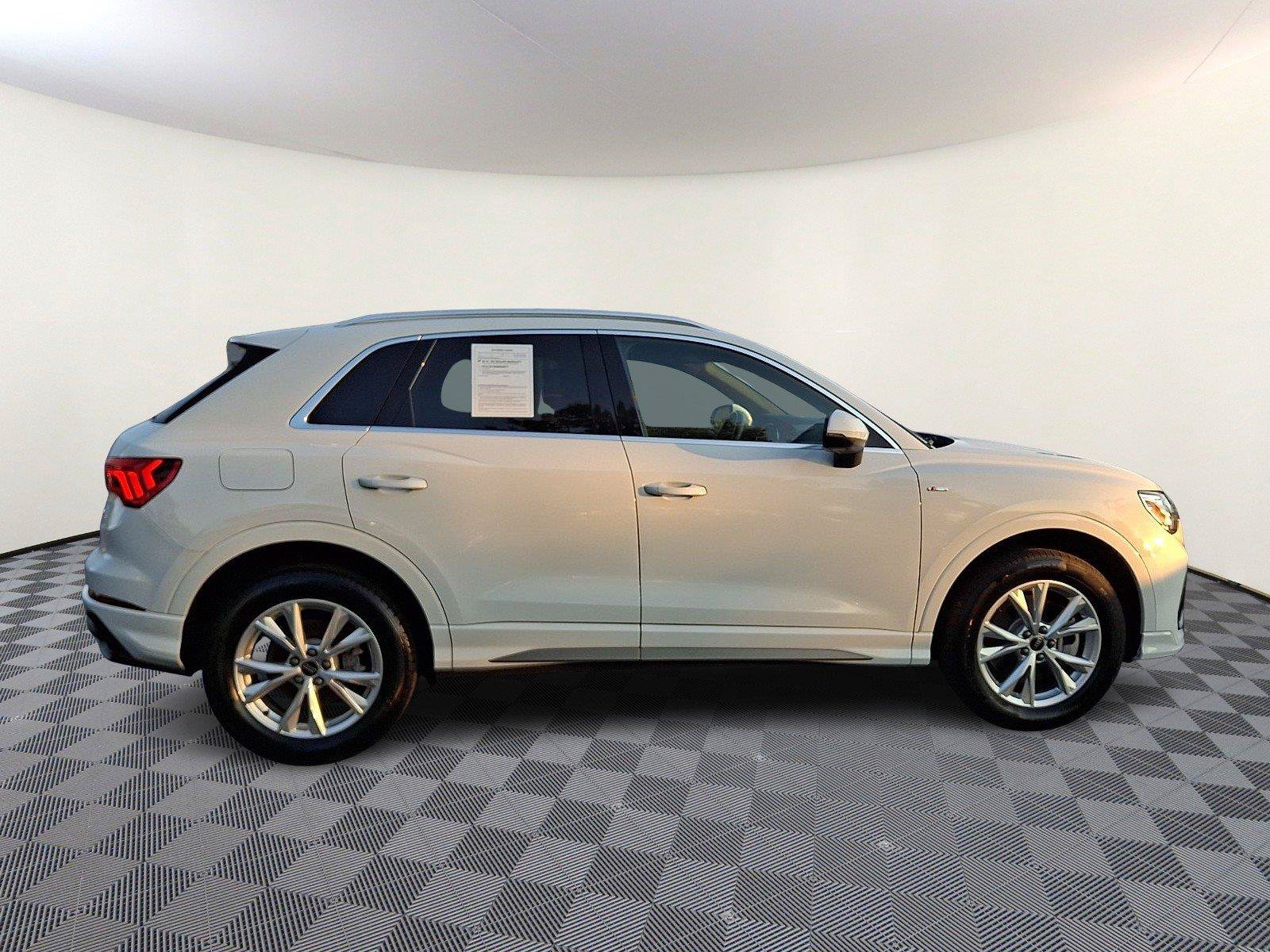 Used 2024 Audi Q3 2.0T Premium Plus w/ Premium Plus Package AWD/4WD image 7