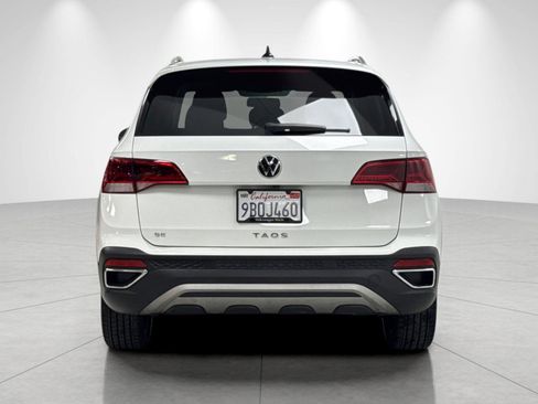 Used 2022 Volkswagen Taos SE FWD image 4