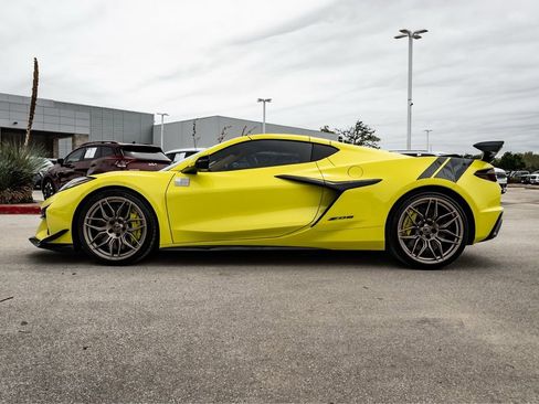 Used 2023 Chevrolet Corvette Z06 w/ Z07 Performance Package RWD image 12