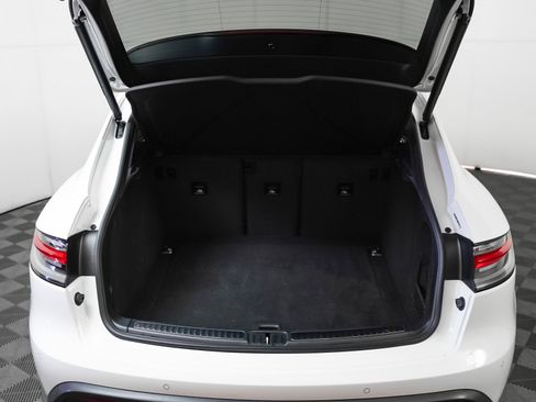 Certified 2024 Porsche Macan image 27