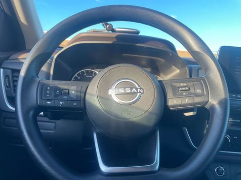 Used 2023 Nissan Rogue S image 28