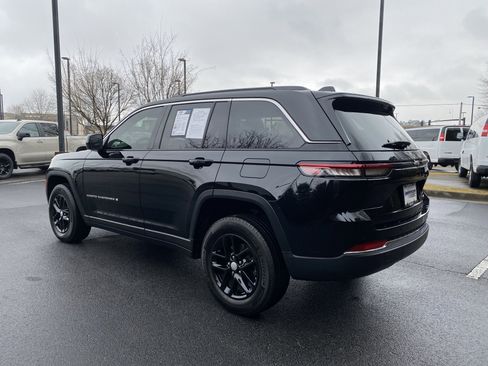 Used 2025 Jeep Grand Cherokee Laredo X image 7