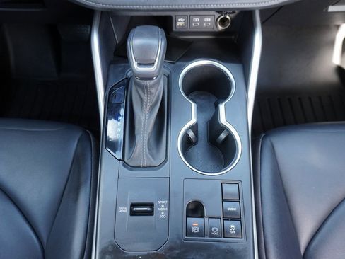 Used 2023 Toyota Highlander XLE image 16