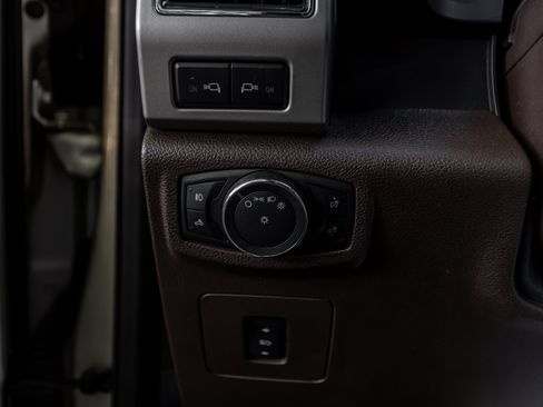 Used 2017 Ford F150 King Ranch w/ Equipment Group 601A Luxury AWD/4WD image 54