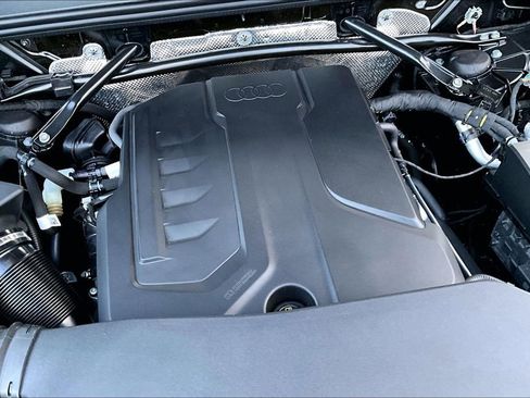 Used 2025 Audi Q5 Premium w/ Convenience Package image 31