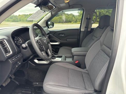 Used 2024 Nissan Frontier SV w/ SV Convenience Package image 11