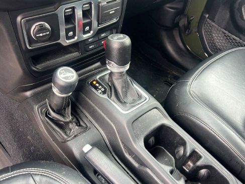 Used 2022 Jeep Wrangler Sport AWD/4WD image 13