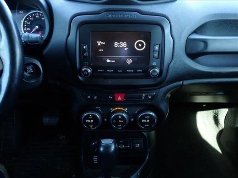 Used 2017 Jeep Renegade Limited image 17