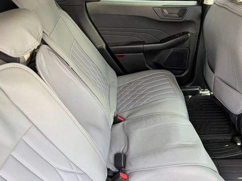 Used 2022 Ford Escape SE w/ Convenience Package FWD image 19