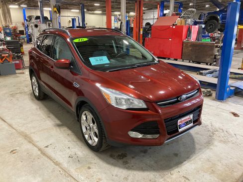 Used 2016 Ford Escape SE w/ Equipment Group 201A image 3