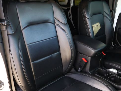 Used 2020 Jeep Wrangler Unlimited Sahara image 17