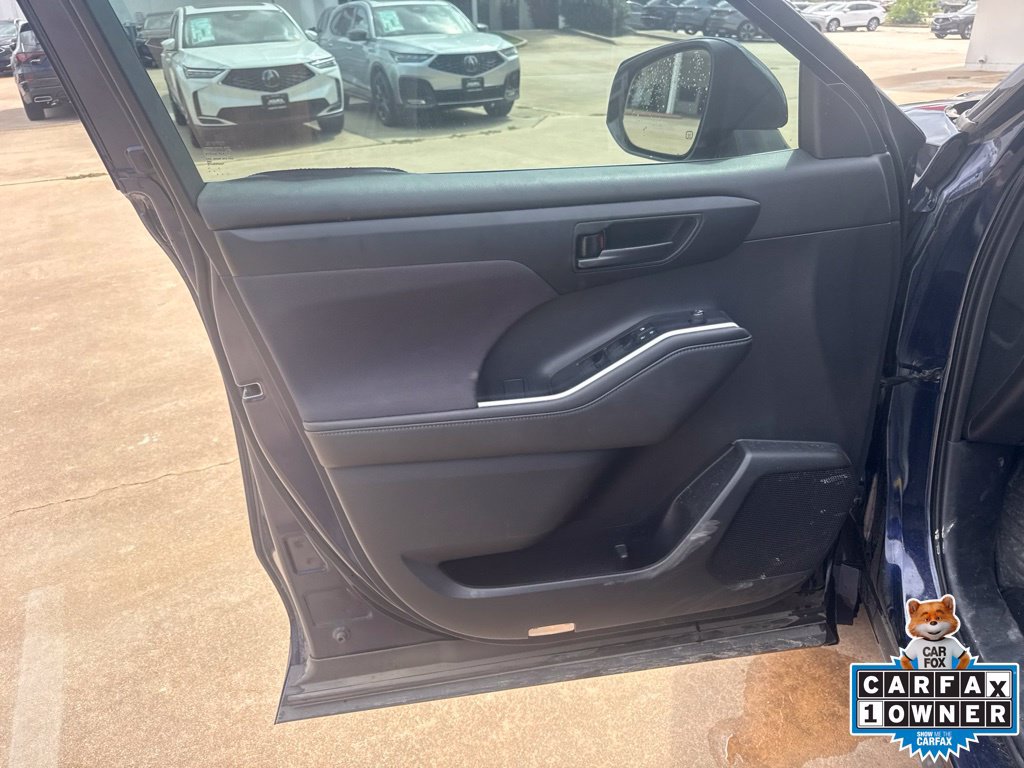 Used 2021 Toyota Highlander LE FWD image 10