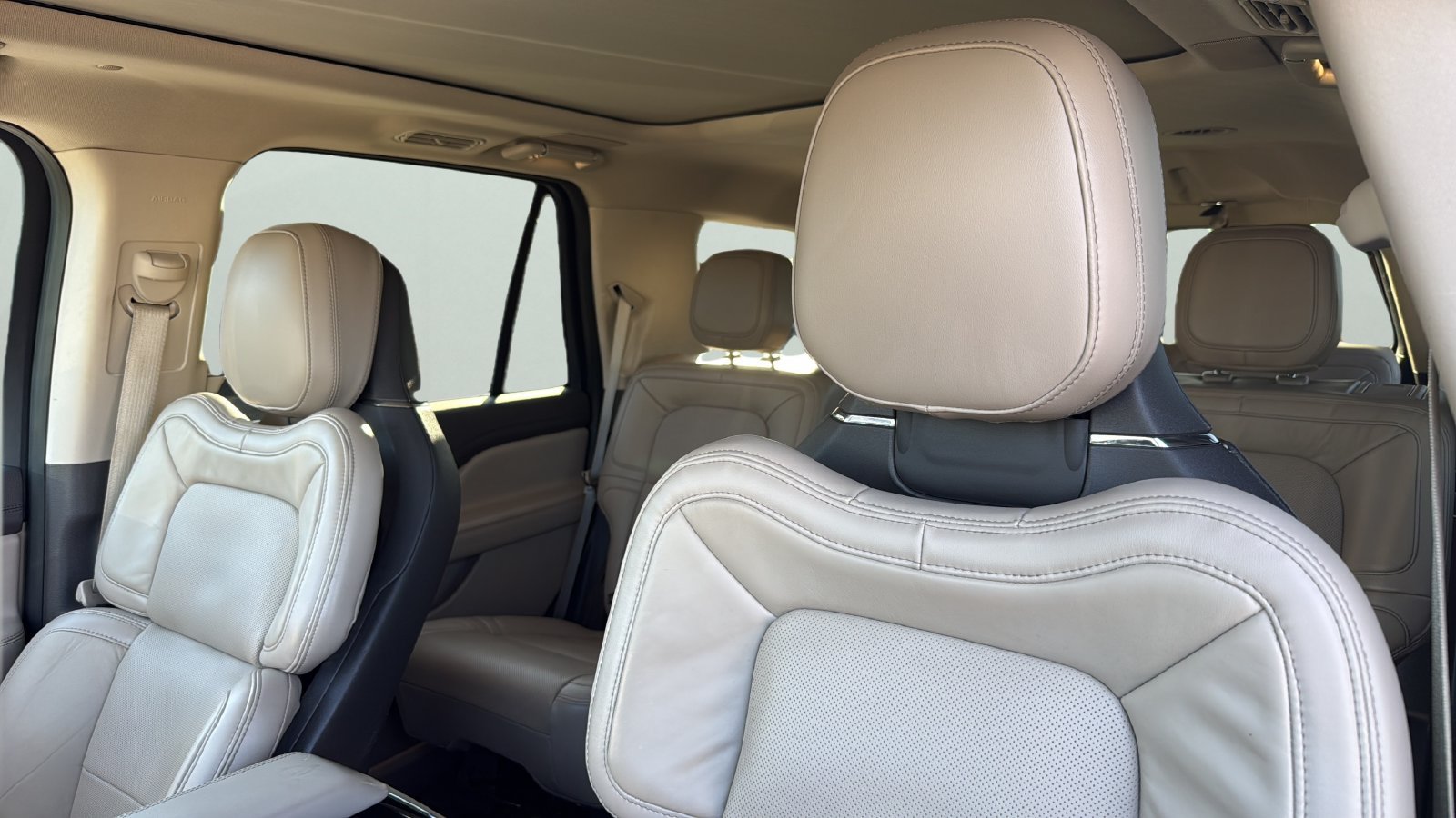 Used 2024 Lincoln Navigator Reserve AWD/4WD image 9