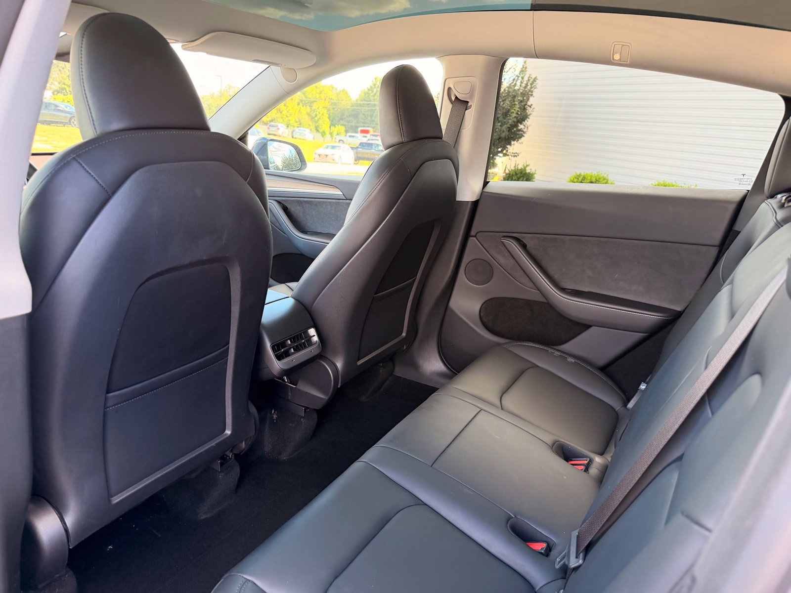 Used 2024 Tesla Model Y Long Range RWD image 18