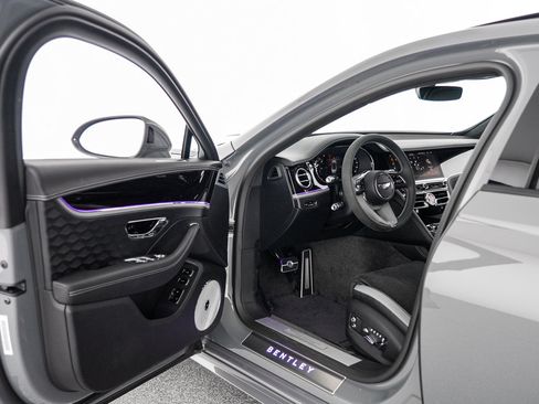 Used 2025 Bentley Flying Spur Plug-In Hybrid AWD/4WD image 15