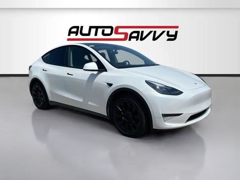 Used 2023 Tesla Model Y Long Range AWD/4WD image 1