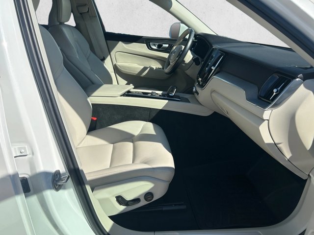 Used 2023 Volvo XC60 B5 Plus AWD/4WD image 20