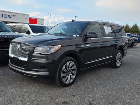 Used 2023 Lincoln Navigator Reserve image 9