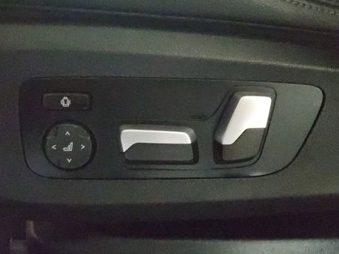 Used 2022 BMW X6 xDrive40i w/ M Sport Package image 26