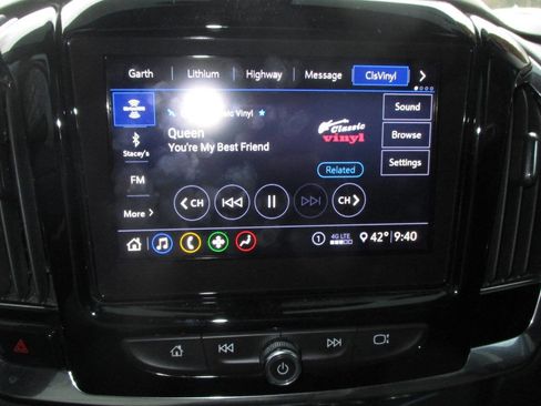 Used 2020 Chevrolet Traverse LT image 9